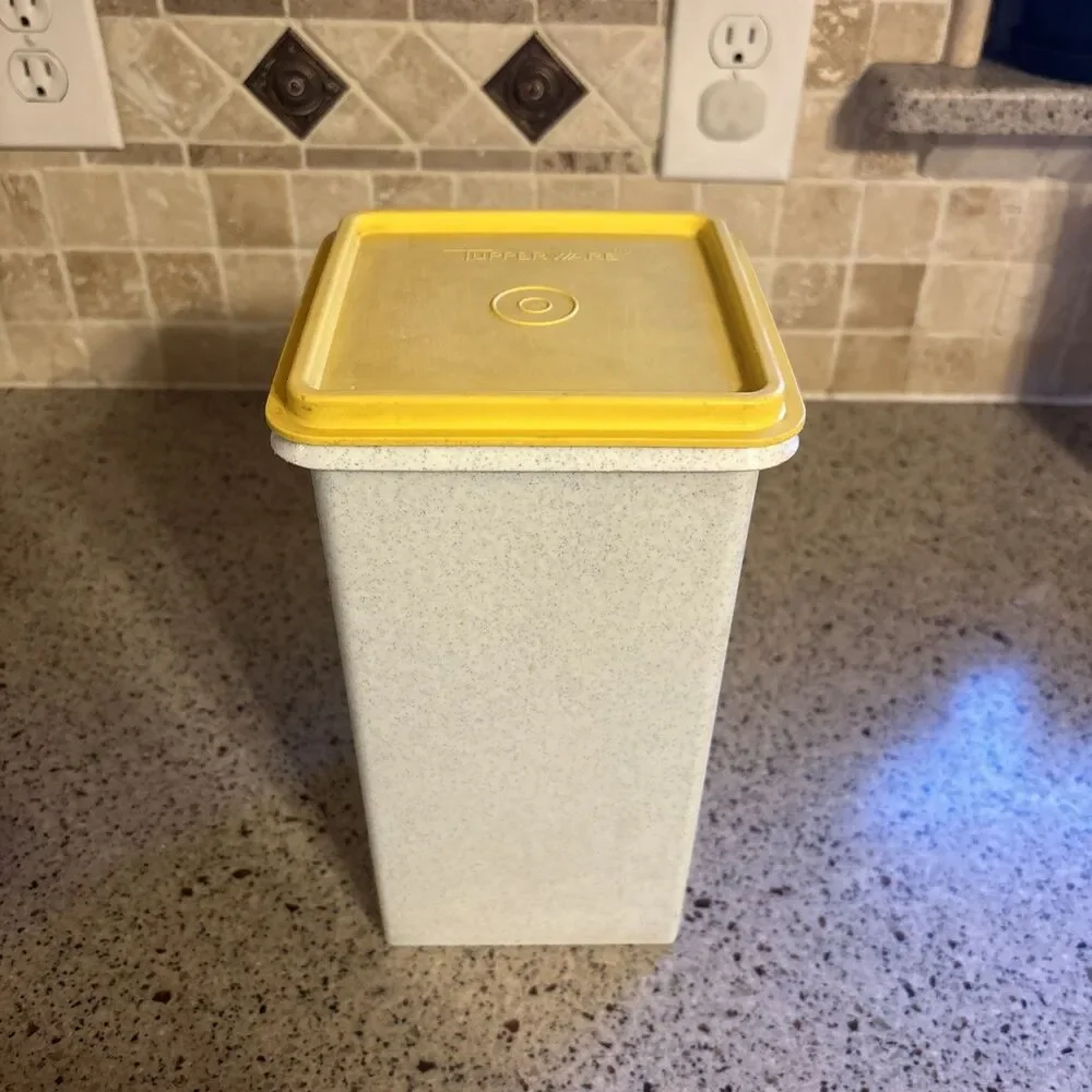 Tupperware Grey Speckled White Square Cracker Keeper 1314-1 & Yellow Lid 1315-5